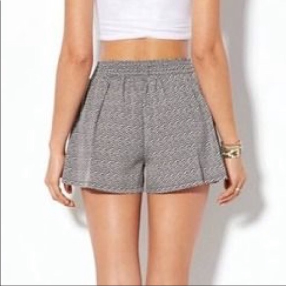 American Eagle Chevron Shorts - Picture 2 of 8